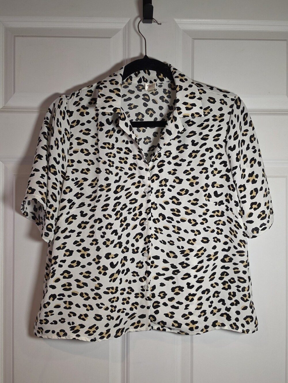 Autres Filles Leopard Print Short Sleeve Button-Up Top - White/Black/Tan M